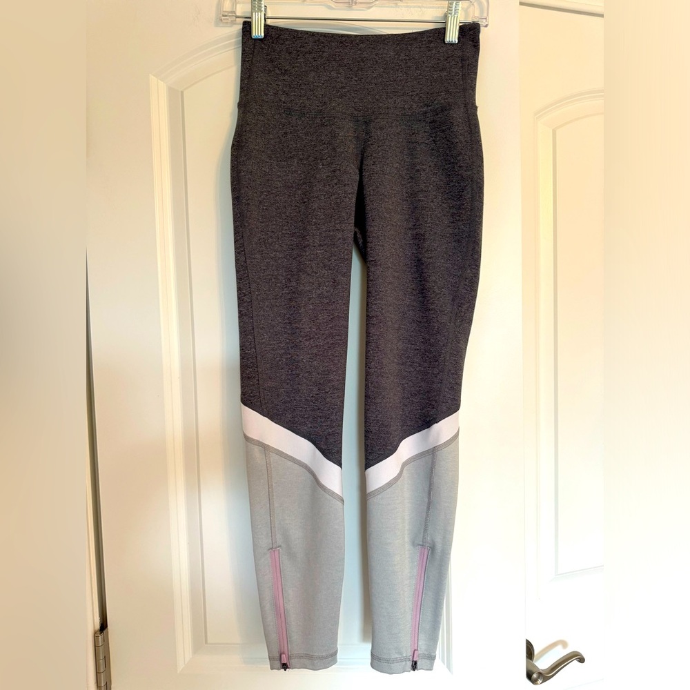 High Waisted Leggings EUC Old Navy Active Gray Athletic Activewear Zip
